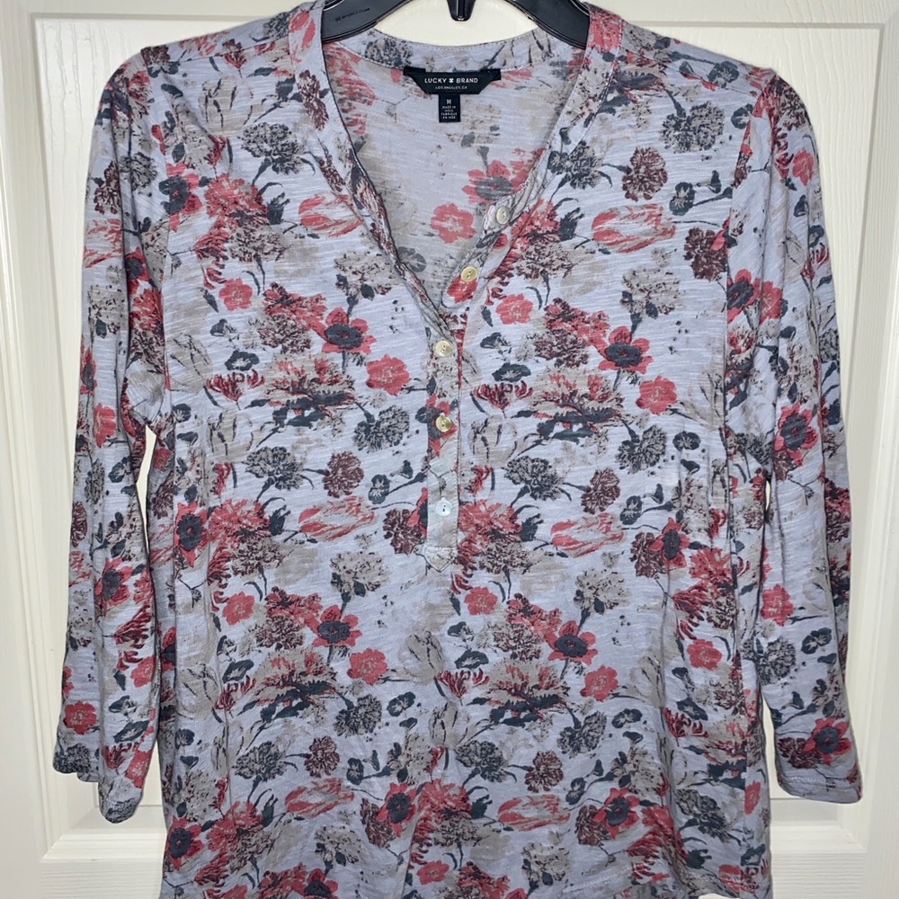Floral Lucky Brand Button Tee sz Med